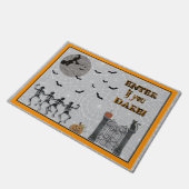 Voer in als je bent gestoord. Spooky Halloween Deurmat (Schuin)