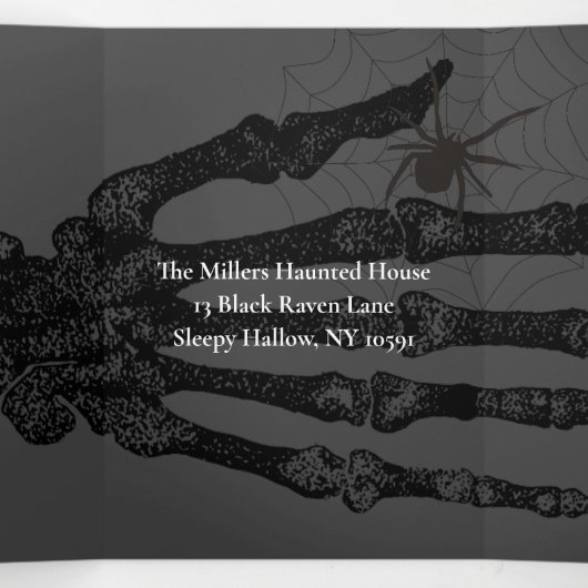 Voer op eigen risico Halloween Party in Drieluik Uitnodiging (Binnenkant midden)