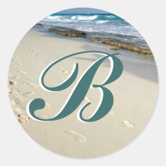 Voet prints in het zand initiaal stickers