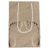 Voetafdruk in zand met Beach Quote Medium Cadeauzakje (Achterkant)
