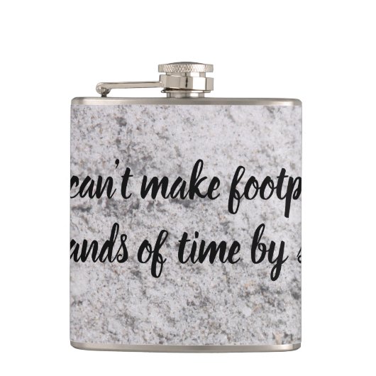 Voetafdruk op de zand-kolf heupfles (Voorkant)