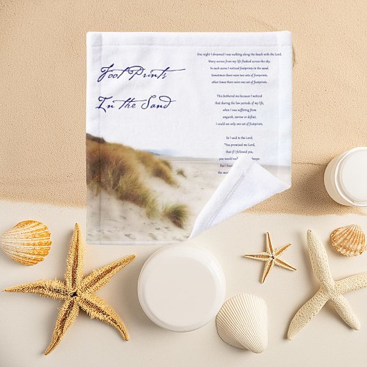 voetafdrukken in het zand bad handdoek