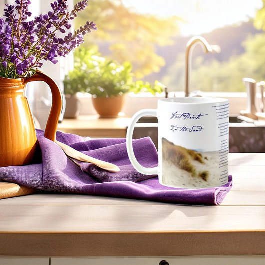 voetafdrukken in het zand koffiemok