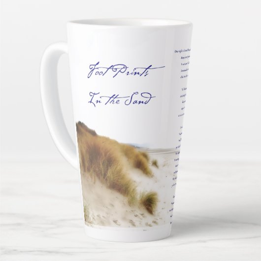 voetafdrukken in het zand latte mok (Linkerhoek)