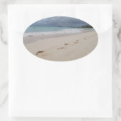 Voetafdrukken in Sand Beach Ovale Sticker (Tas)