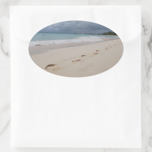 Voetafdrukken in Sand Beach Ovale Sticker (Tas)