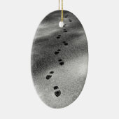 Voetafdrukken in sneeuw keramisch ornament (Rechts)