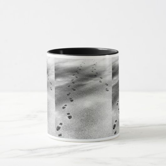 Voetafdrukken in sneeuw mok (Midden)