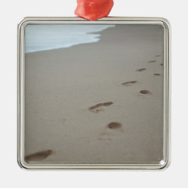 Voetafdrukken op een wit strand in Mozambique Metalen Ornament