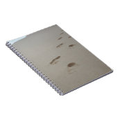 Voetafdrukken op een wit strand in Mozambique Notitieboek (Rechterzijde)