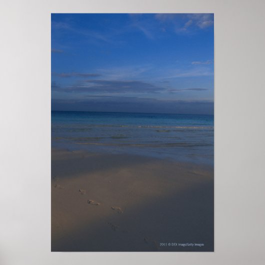 Voetafdrukken op het strand poster (Voorkant)