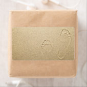 Voetafdrukken op zandstrand achtergrond etiket (Insitu)