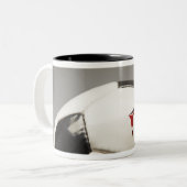 Voetbal 3 tweekleurige koffiemok (Voorkant links)