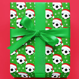 Voetbal Bal met kerstmuts en sneeuwvlokken groen Cadeaupapier