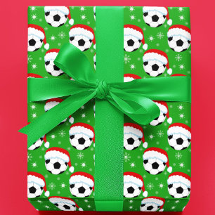 Voetbal Bal met kerstmuts en sneeuwvlokken groen Cadeaupapier