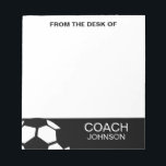 Voetbal coach Aangepast Trendy Modern Stijlvol Notitieblok<br><div class="desc">Voetbal coach op maat gemaakt Trendy Modern stijlvol zwart-wit Notitieblok. Een geometrisch voetbal geeft een modern gevoel aan dit trendy notitieblok. Personaliseer met naam in wit met zwarte achtergrond op de bodem van nota's. Een praktisch en persoonlijk cadeau voor een voetbal coach op school.</div>