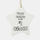 Voetbal coach Gejaard met grasveld en bal Keramisch Ornament (Rechts)