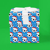 Voetbal dragen Santa's Pet & Snowflakes Blauw Cadeaupapier