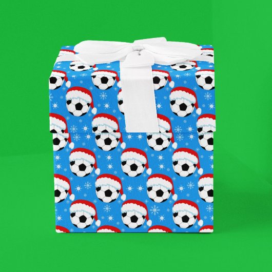 Voetbal dragen Santa's Pet & Snowflakes Blauw Cadeaupapier