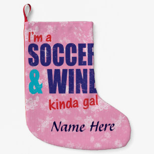 Voetbal en wijn grappige kerststeniging kleine kerstsok