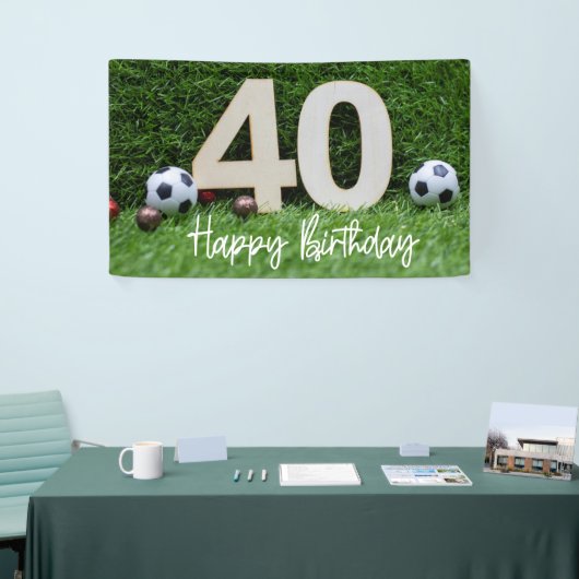 Voetbal Football 40e verjaardag op groengras Spandoek (Beurs)