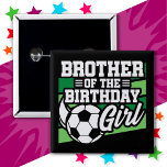Voetbal Football Party Brother of Birthday Girl Vierkante Button 5,1 Cm<br><div class="desc">Dit ontwerp van het voetbalverjaardagspartij is perfect voor de verjaardagspartij van het voetbalthema van een meisje. Geweldig verjaardagsfeestidee voor kinderen die graag voetballen,  voetbal kijken of toekomstige voetballertjes! Beschikt over een voetbal op een voetbalveld afbeelding voor het voetbalverjaardagsfeest van een meisje.</div>