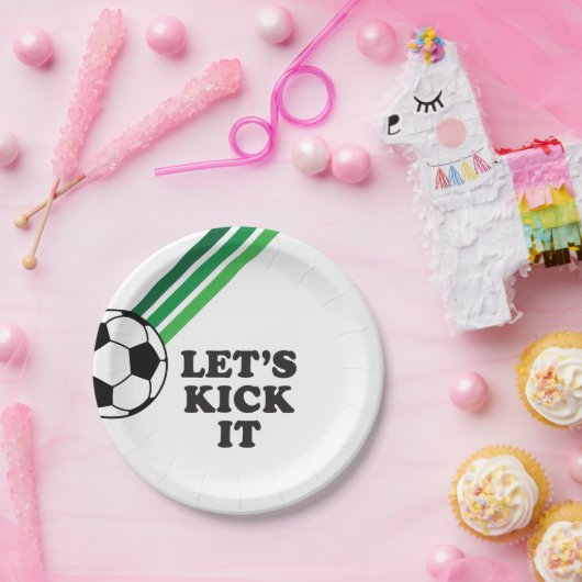 Voetbal Groene Strepen Laten we schoppen Verjaarda Papieren Bordje (Feest)