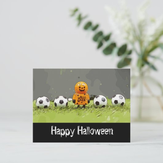 Voetbal Happy Halloween met ballen op groen gras   Briefkaart (Staand voorkant)