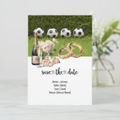 Voetbal Huwelijk thema met bal op groen Kaart (Staand voorkant)