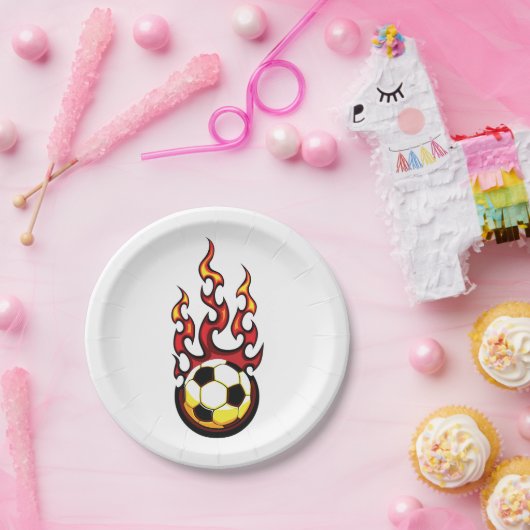 Voetbal in brand papieren bordje (Feest)