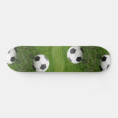 voetbal in Grass Persoonlijk Skateboard (Horizontaal)