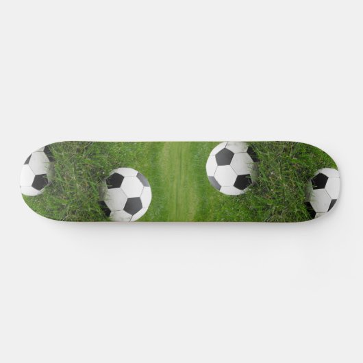 voetbal in Grass Persoonlijk Skateboard (Horizontaal)