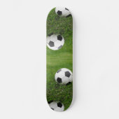 voetbal in Grass Persoonlijk Skateboard (Voorkant)
