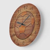 Voetbal in houten afdruk grote klok (Hoek)
