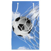 Voetbal in net klein cadeauzakje (Voorkant)