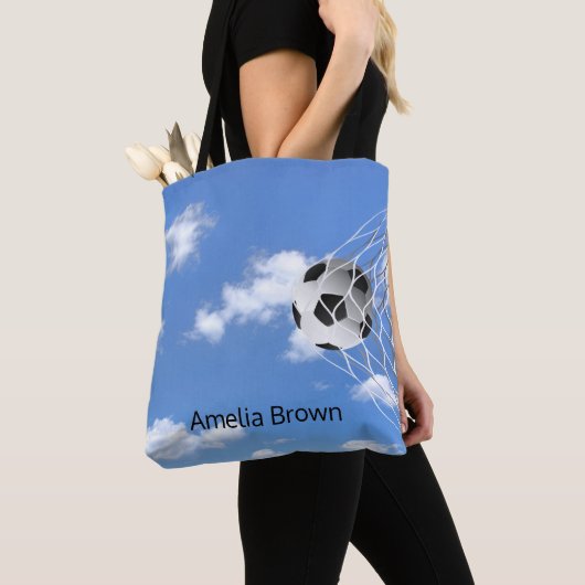 voetbal in netto tote bag (Dichtbij)