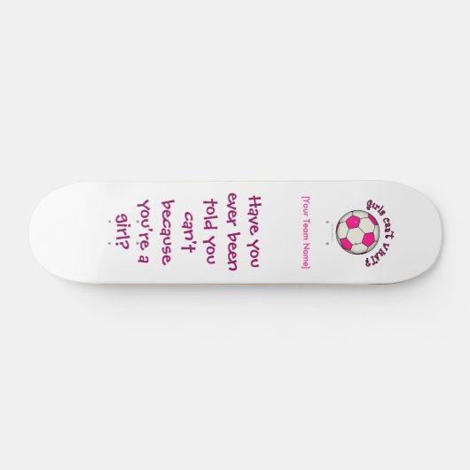 voetbal in roze skateboard (Horizontaal)