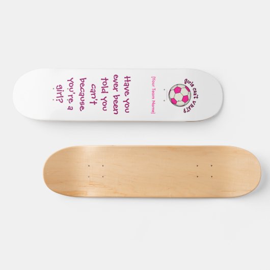 voetbal in roze skateboard (Horizontaal)