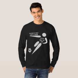 Voetbal is niet alleen een spel, het is een manier t-shirt
