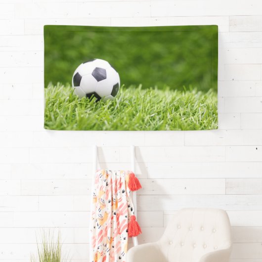 Voetbal is op de achtergrond van groene gras spandoek (Insitu)