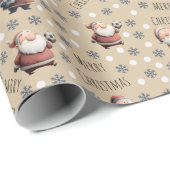 Voetbal Kerstman op Licht Beige Cadeaupapier (Rol Hoek)