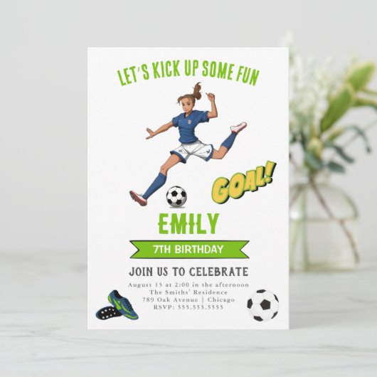 Voetbal Meisje verjaardag uitnodiging (Staand voorkant)