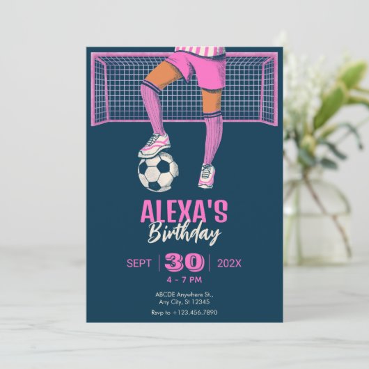 Voetbal meisje / vrouw voetbal verjaardag kaart (Staand voorkant)