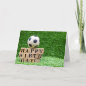 Voetbal met bal en gelukkig woord op de verjaardag kaart (Voorkant)