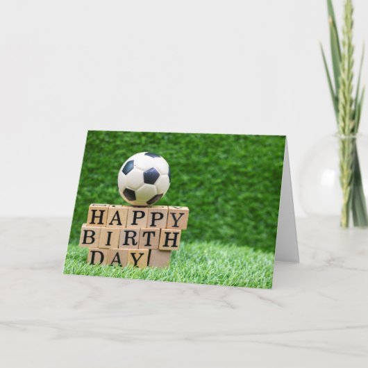 Voetbal met bal en gelukkig woord op de verjaardag kaart (Voorkant)