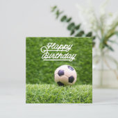 Voetbal met bal op groen gras kaart (Staand voorkant)