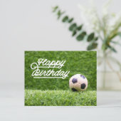 Voetbal met bal op groene gras briefkaart (Staand voorkant)