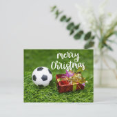 Voetbal met cadeau voor prettige kerst briefkaart (Staand voorkant)