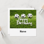 Voetbal met Happy Birthday-teken op de groene kaar Kaart (Voorkant / Achterkant in situ)