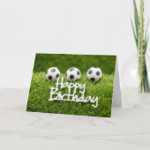 Voetbal met Happy Birthday-teken op groen Kaart (Voorkant)